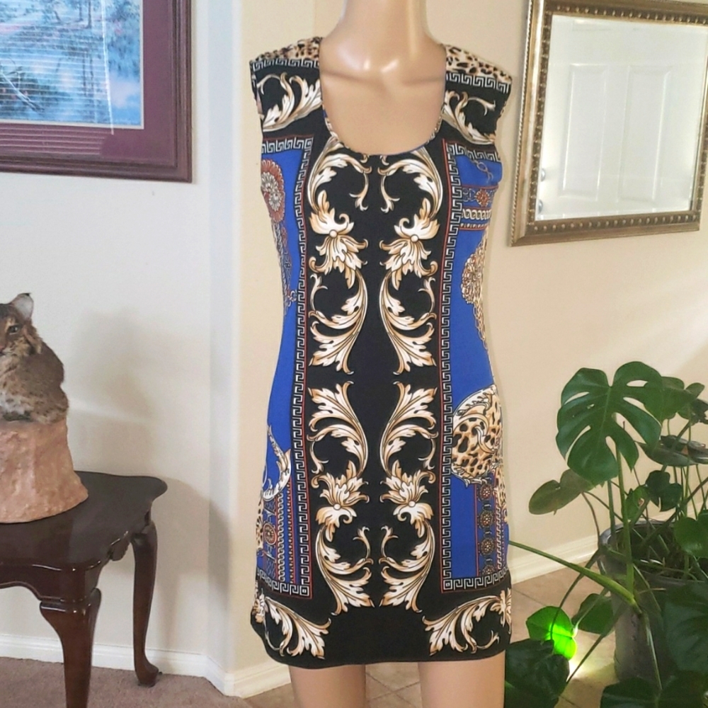 White Mark s elaborate design of sconces & chains sleeveless - Picture 1 of 5